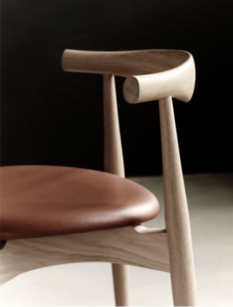 cH20 Elbow Chair Carl Hansen & Son. | Mondini Designer Furniture Shop