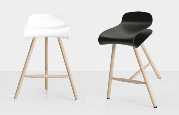 Bcn Kristalia stool with wooden legs | Mondini Designer Furniture Shop