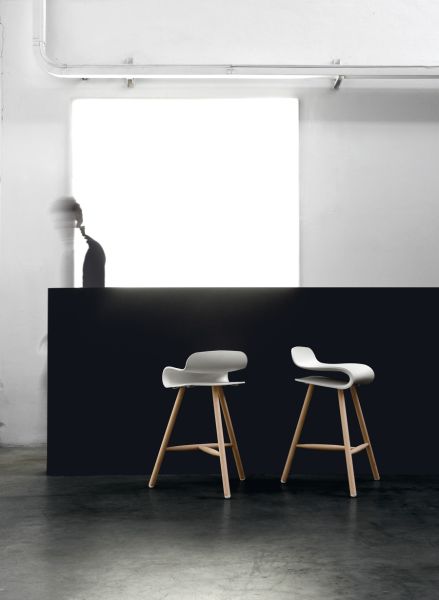 Bcn Kristalia stool with wooden legs | Mondini Designer Furniture Shop