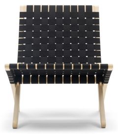 Poltroncina Cuba Chair rovere sapone + cinghie nere Carl Hansen & Son. 