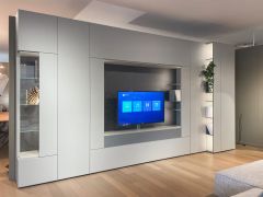 Roomy Caccaro TV wall